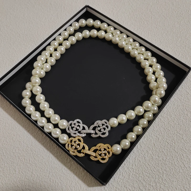 Exquisite doppelte Kamelien-Schnalle aus Glas mit künstlichen Perlen, kurze Kette, Halsband-Schmuck – Detail 5