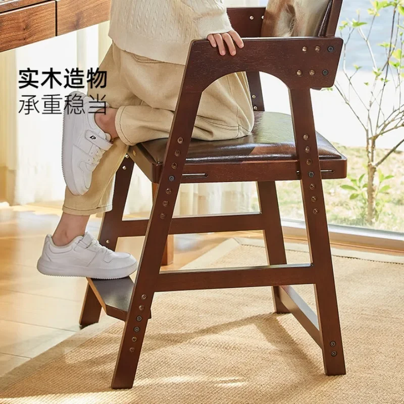 La sedia didattica per bambini può essere sollevata e abbassata