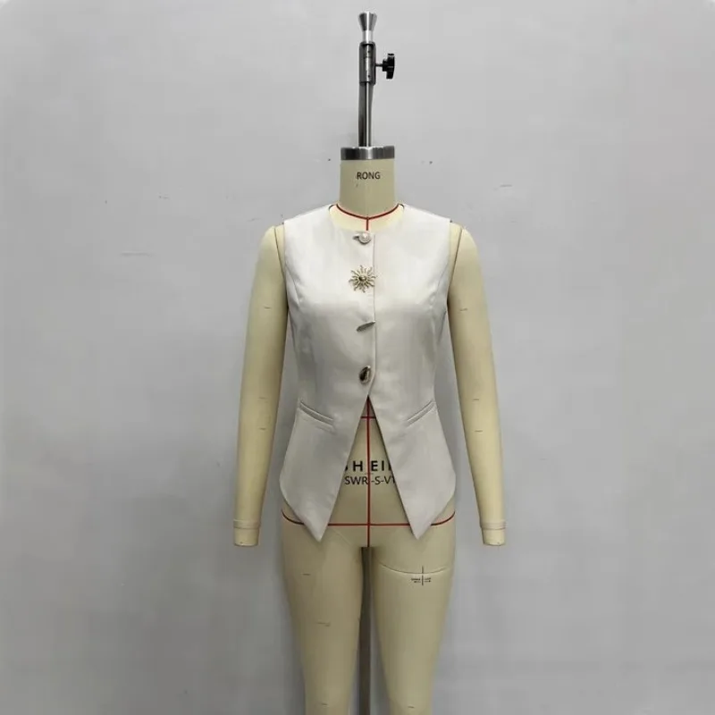 

Elegant White Sleeveless Waistcoat for Women, Luxury Formal Business Blazer Vest, Slim Fit Office Lady Suit Jacket with Brooch,