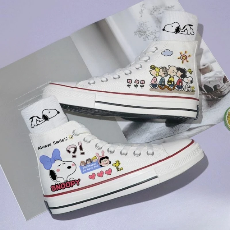 Peanuts Snoopy anime peripheral cartoon hand-painted graffiti student non-slip wear-resistant lace-up versatile couple sneakers