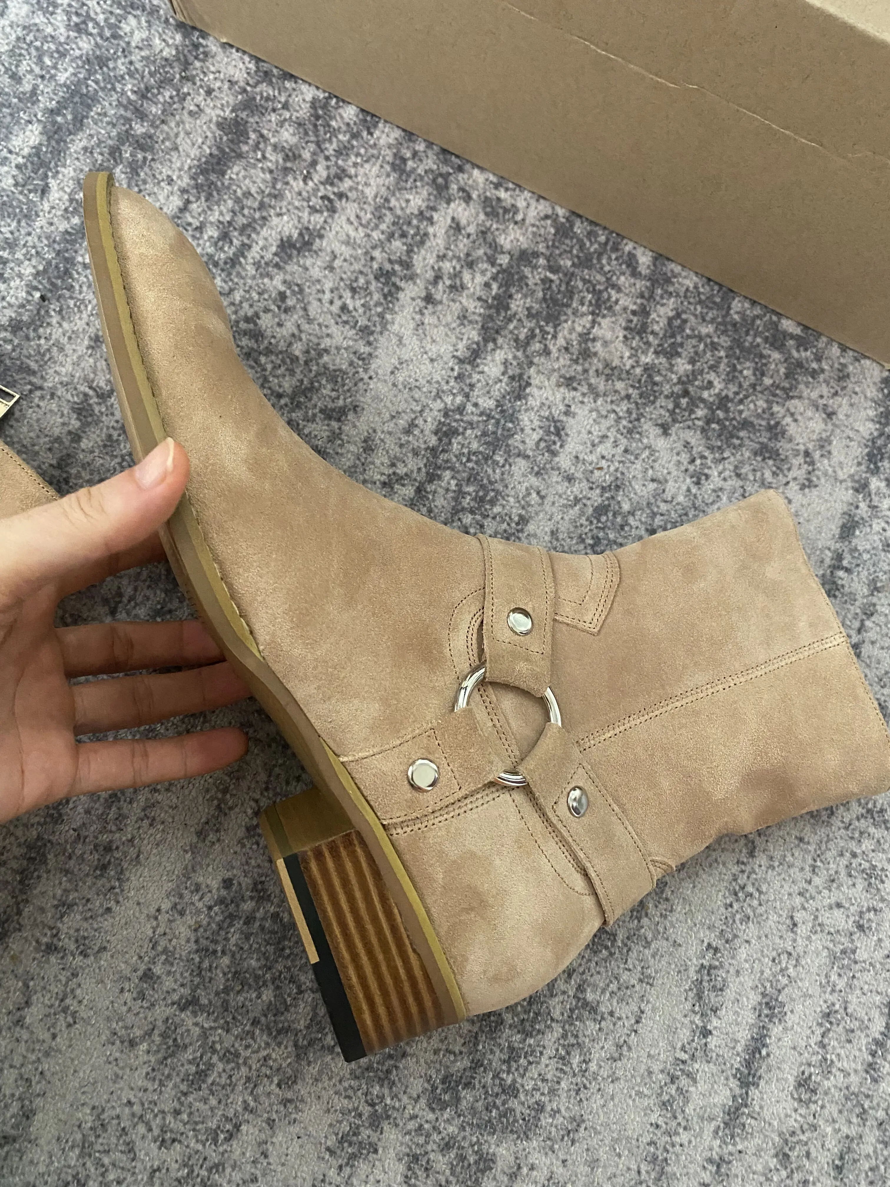 Handmade Factory Beige Cow Suede Leather Men Buckle Strap Ring Pairs Catwalk Chelsea Wedge Boots