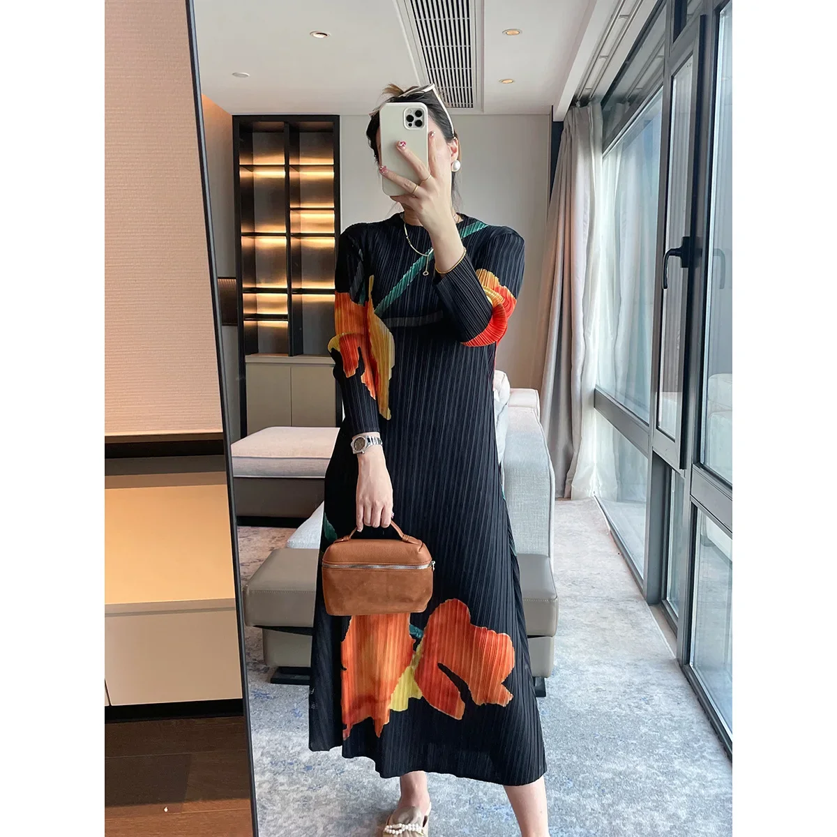 Pleats Pleated Dress 2024 New Retro Printing Temperament Elegant Slim Dress Pleated Design Flesh Covering Thin Long Dress Women