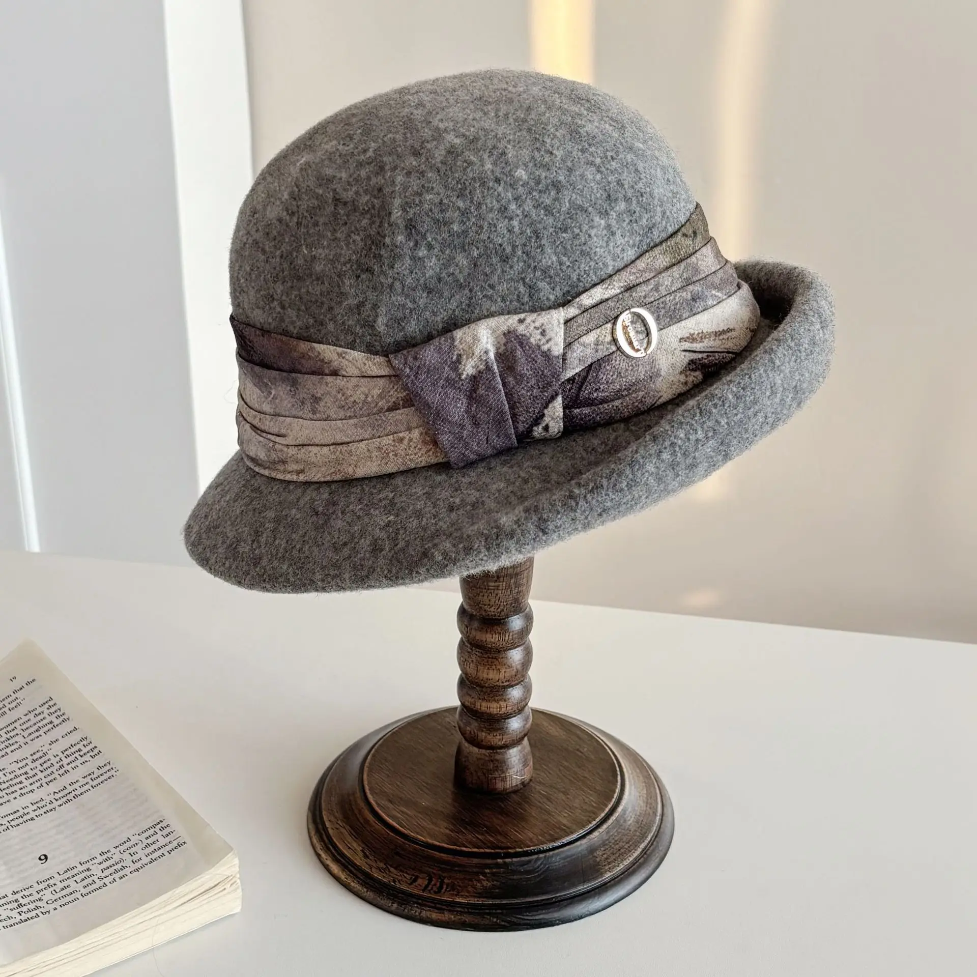 Cappello da pescatore in lana con nastro colorato elegante stile Hepburn francese Cappello a cilindro da donna mondana di alta qualità