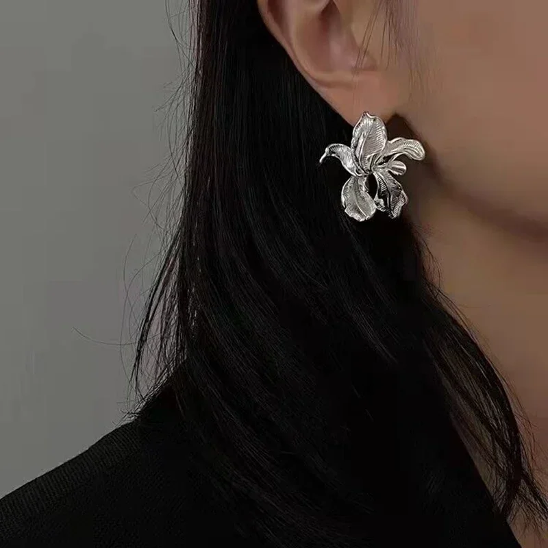 2024 Vintage Metal Big Flower Stud Earrings for Women Trendy Silver Color Geometric Statement Fashion Brincos Jewelry Earring