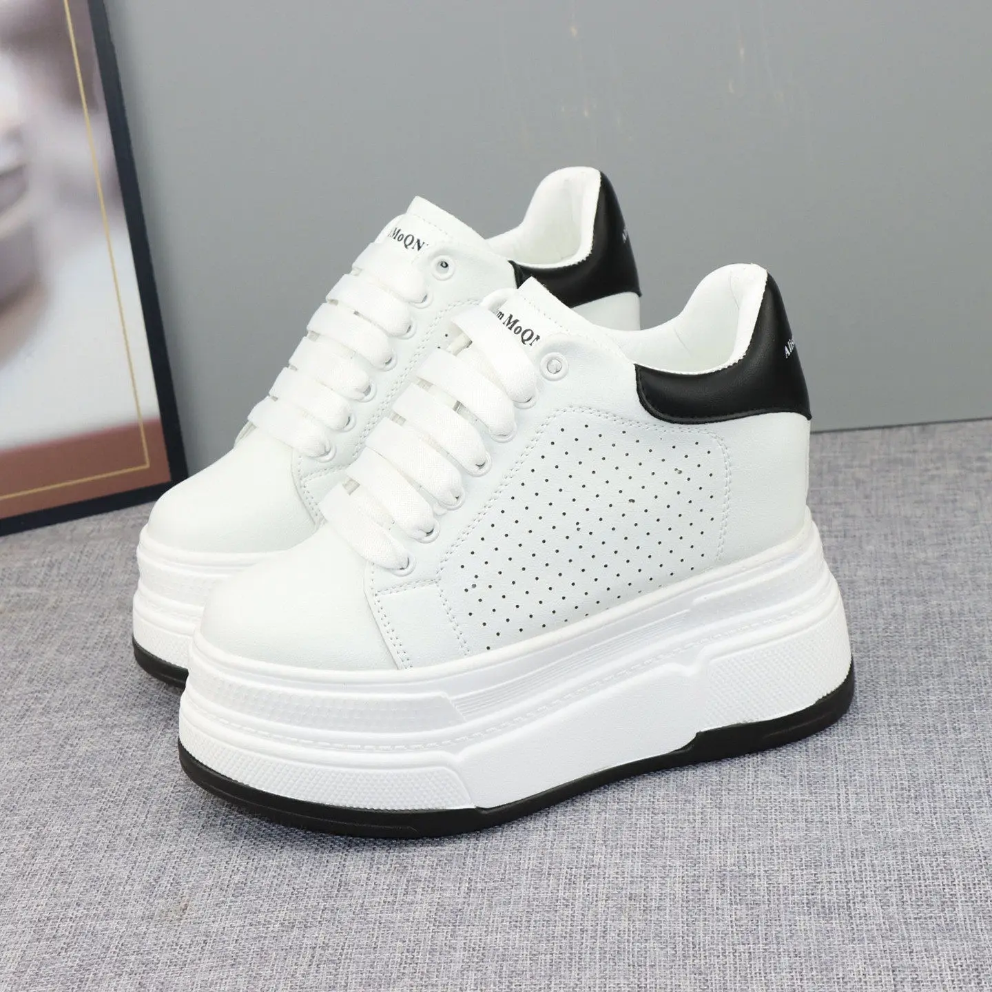 

Новинка: Женские белые кроссовки на платформе 12/10 см с эффектом увеличения роста, дышащие, с перфорацией, на толстой подошве, универсальные, повседневные