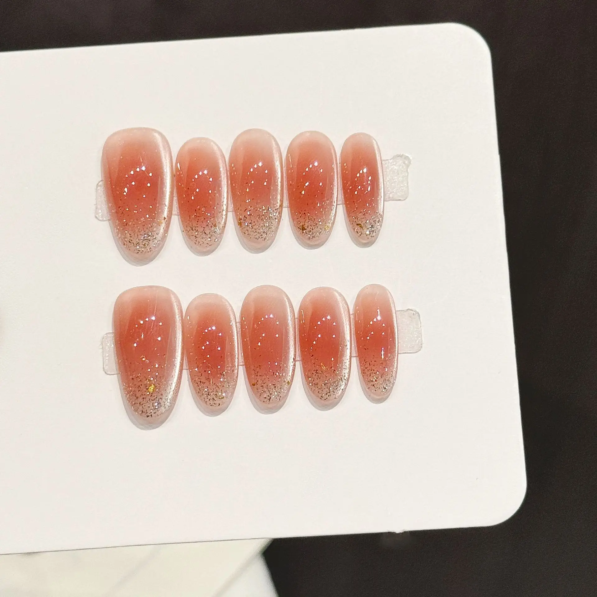 10 Uds. Uñas postizas francesas hechas a mano de alta gama, color naranja claro, pomelo, uñas ovaladas cortas, decoración con polvo dorado roto