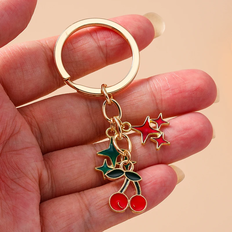 Aihua Niedlicher Emaille-Schlüsselanhänger mit Rotem Herz, Gänseblümchen, Kirsche und Regenbogen für Damen und Mädchen, Handtaschen-Dekoration, DIY-Schmuck, Geschenke – Detail 6