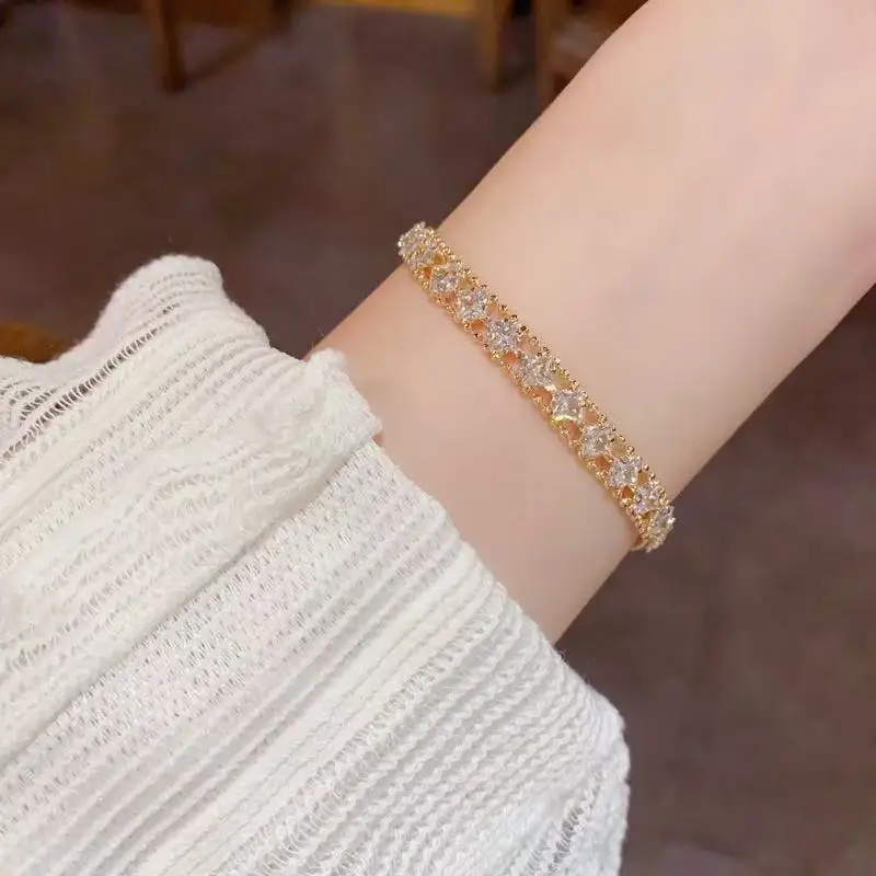 French Delicate Fashion Full Diamond Geometric Bracelet for Women, Light Luxury Minimalist Elegant Daily Commute Super Sparkling