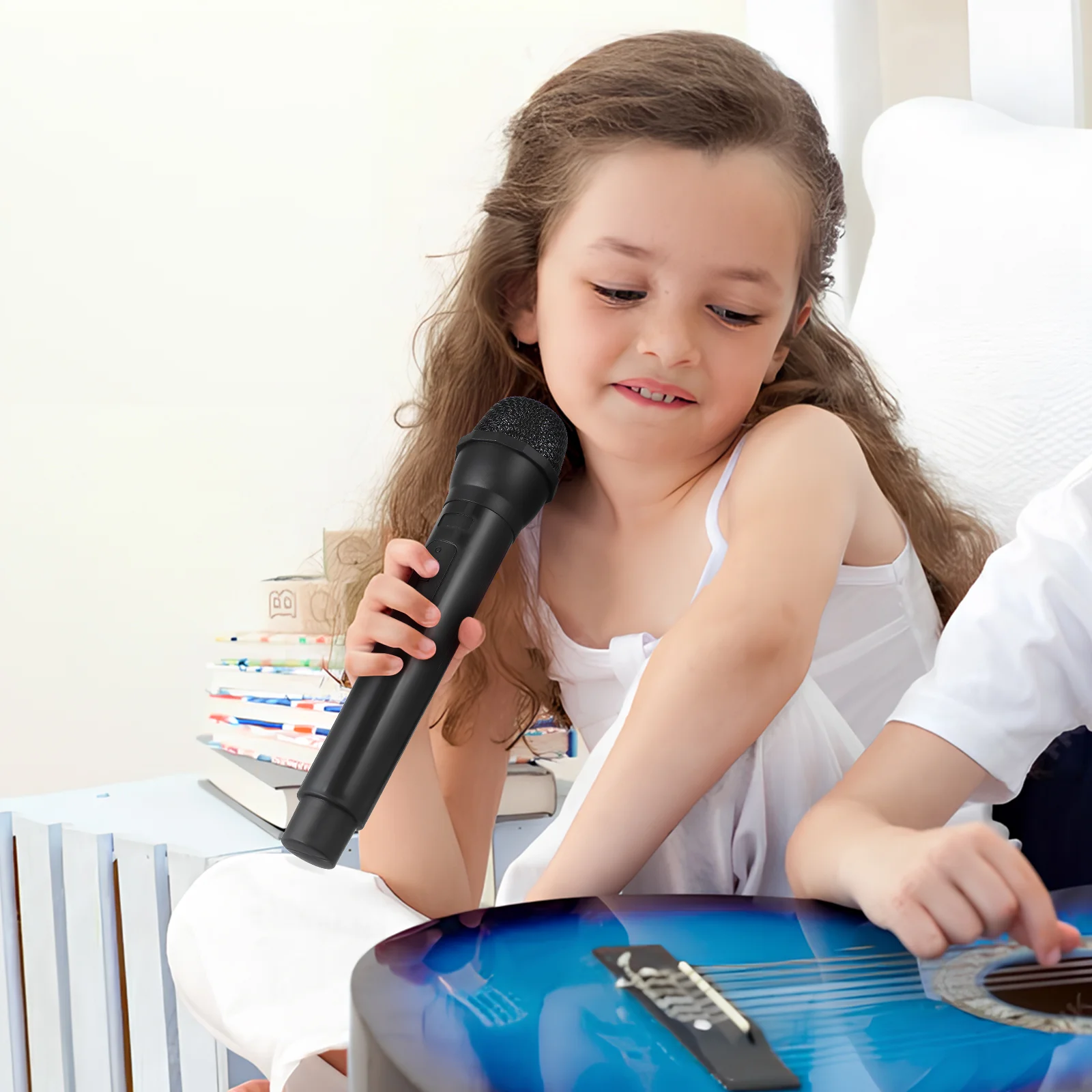 4 pçs mini máquina de karaokê crianças microfone adereços portátil falso fingir