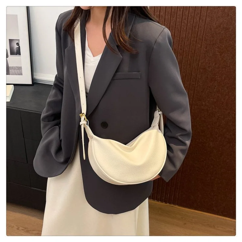 

Стильная женская сумка через плечо, кожаный материал с регулируемым ремешком, известный дизайнерский классический и практичный