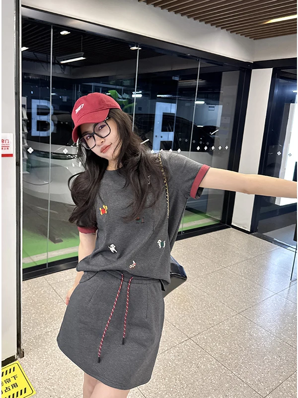 

Комплект из футболки и юбки с вышивкой собаки Zhang a Xing: повседневный, универсальный, для создания молодежного образа на праздники...