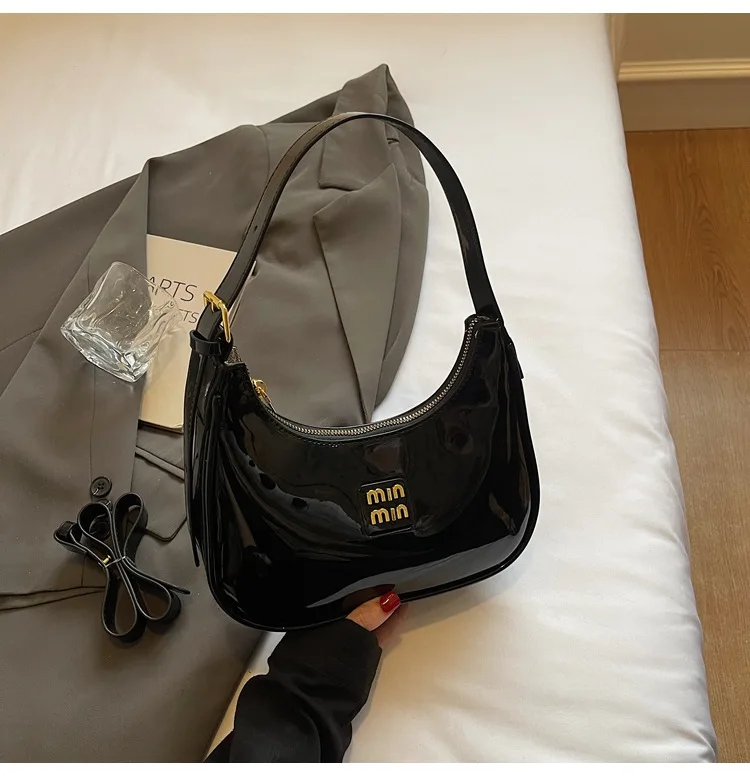 

2025 autumn and winter new bag niche design single shoulder crossbody bag fashionable and versatile armpit bag handbag