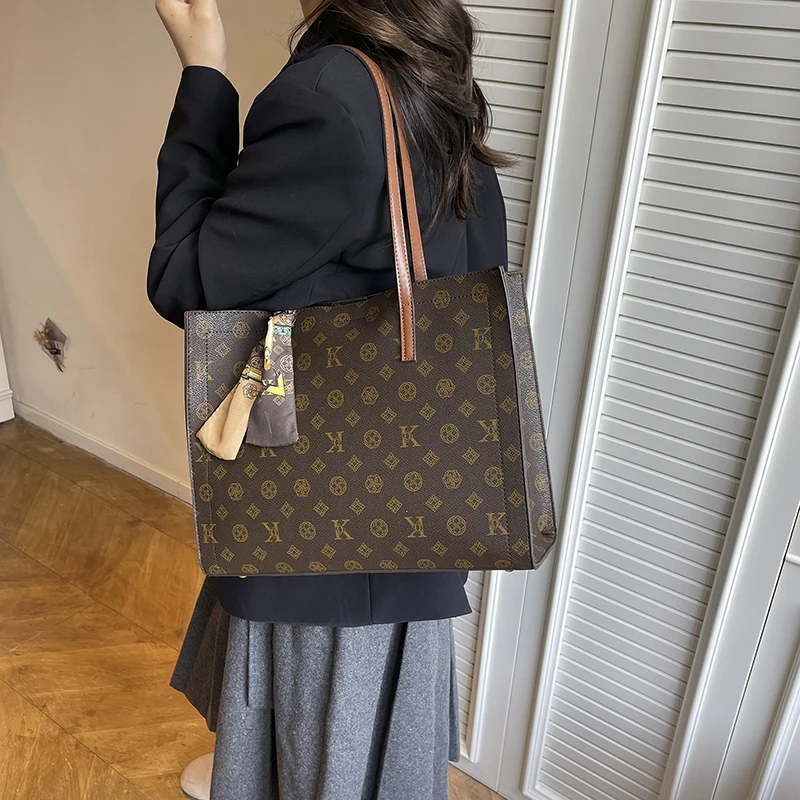 

High-End Women's Shoulder Bag Made of Premium Leather with Trendy Paris Vintage Daily Look​