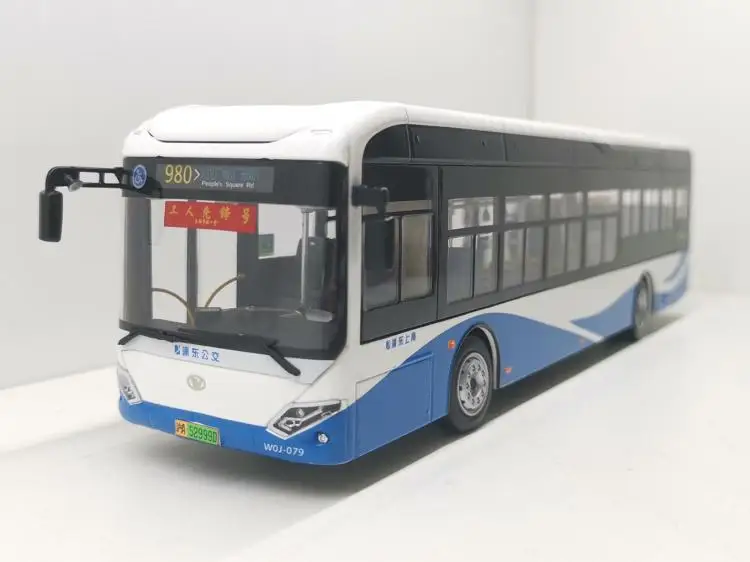 Shanghai Vientiane Jiushi Pudong bus No. 875 No. 980 White King Kong model toy 1:43