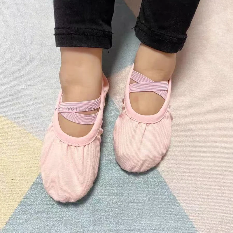 Детская балетная танцевальная обувь, обувь для девочек на мягкой подошве, обувь для йоги для взрослых, мягкий материал без завязок