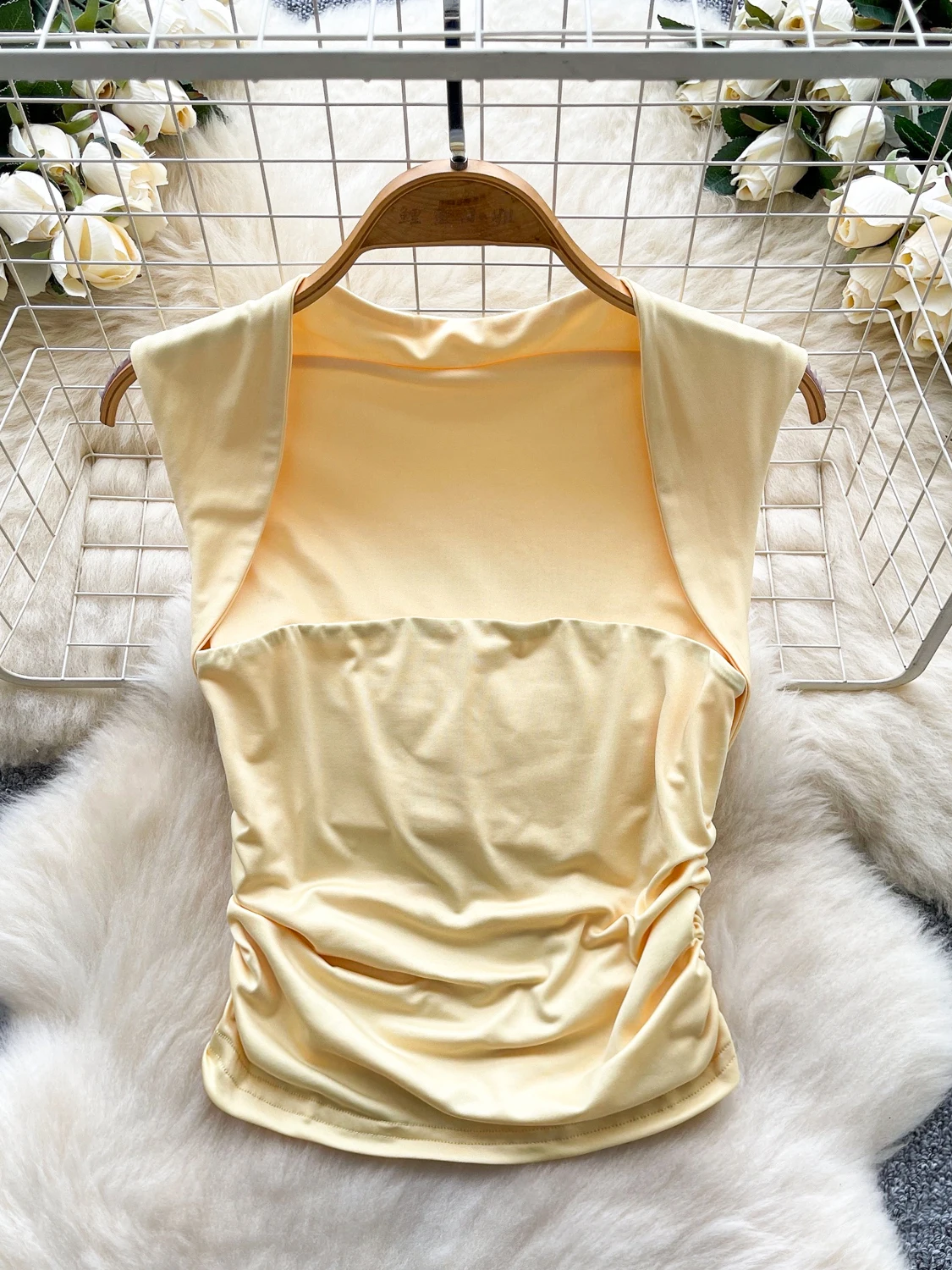 슬림핏 민소매 스퀘어 칼라 티셔츠 베스트 여성 여름 디자인 센세이션 바디 쉐이핑 탑 캐주얼 크리에이티브 패턴