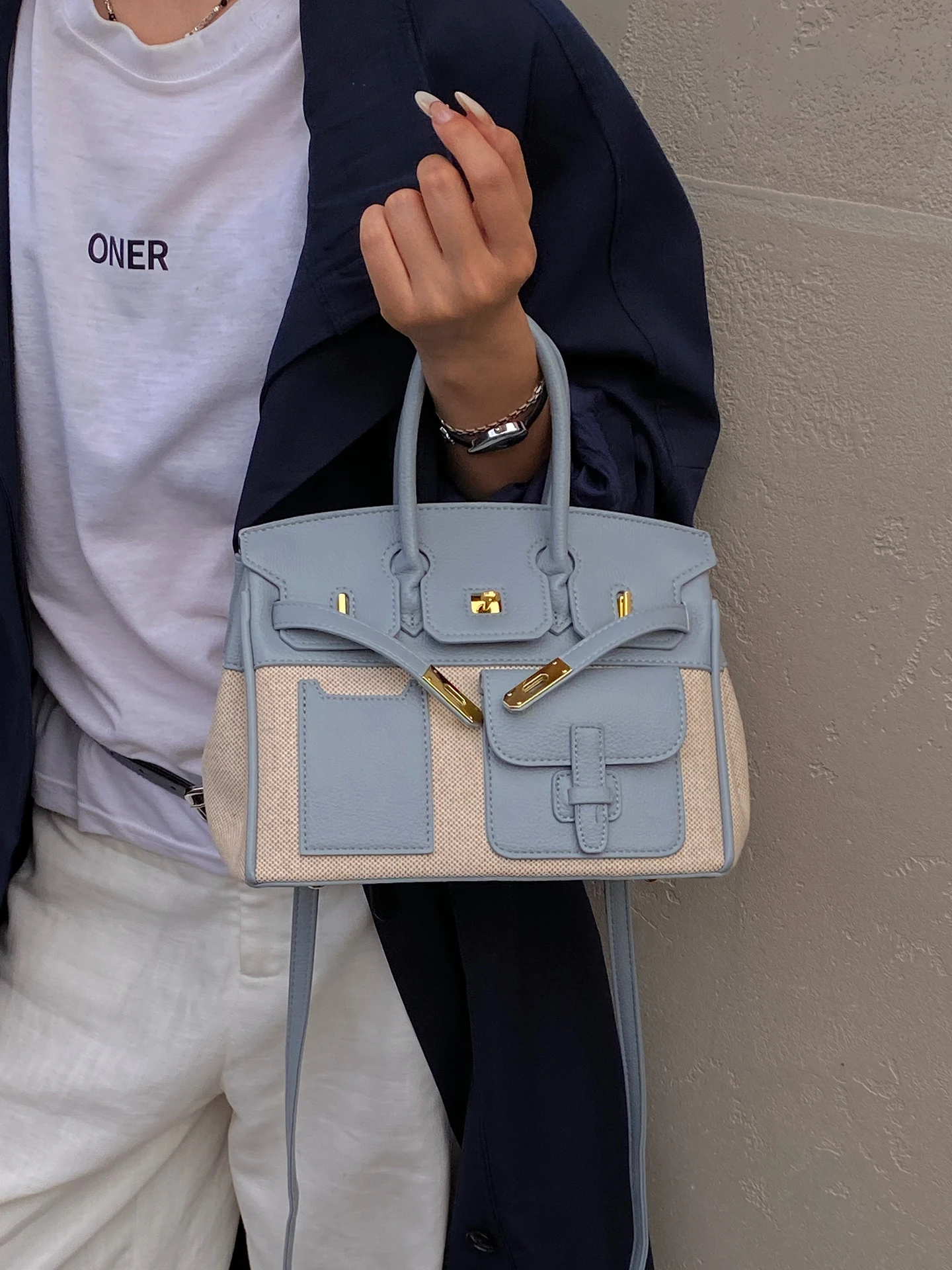 حقيبة كتف نسائية كبيرة السعة بلون البلاتين المتباين، حقيبة عمل عصرية بتصميم كلاسيكي، حقيبة يد أنيقة للعمل