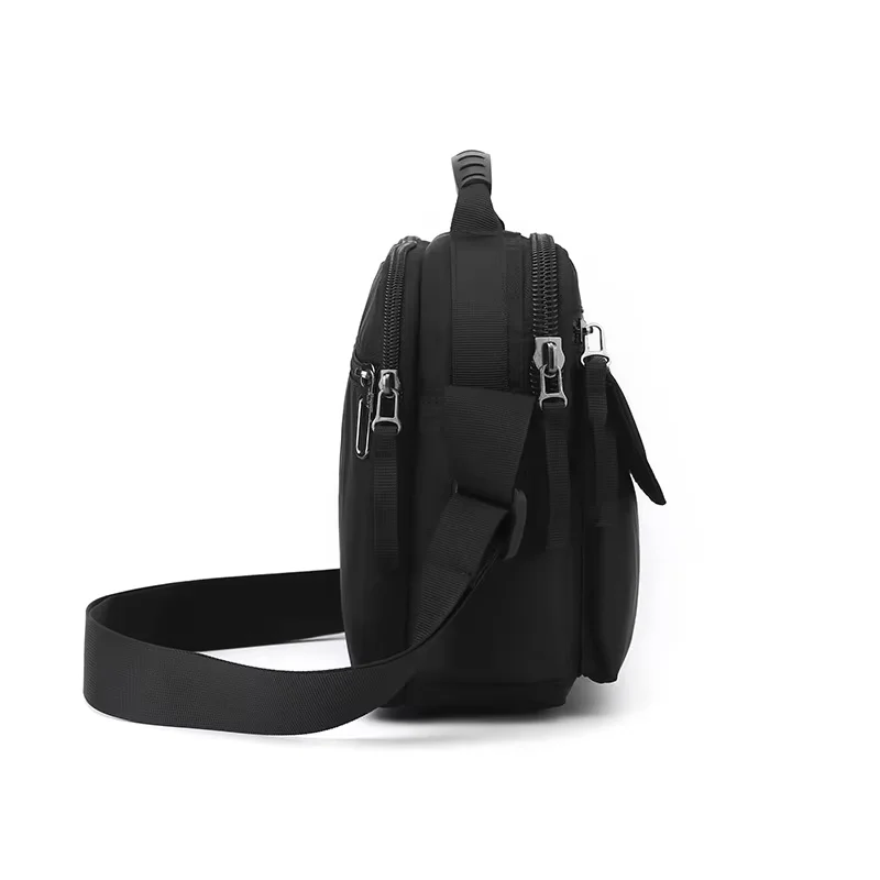 

2026 Fashionable Crossbody Bags Solid Color Shoulder Bags Metal Logo ChainLink Strap Featuring Magnetic Button for Daily Use