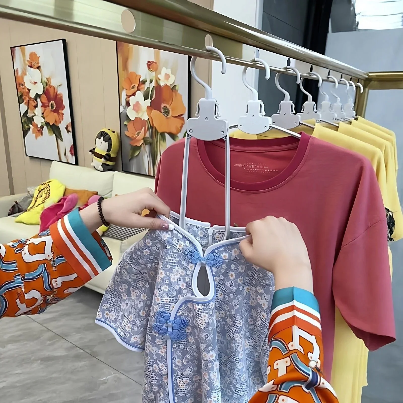 Travel Hangers Foldable Portable Clothes Rack Non-Slip Space