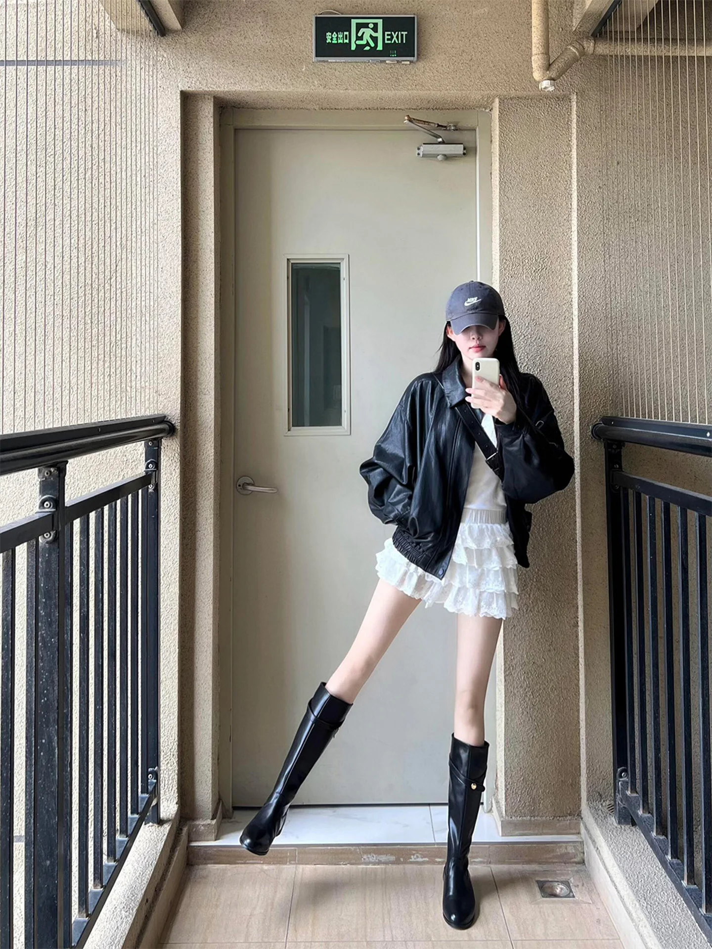 Schwarze PU-Lederjacke für Damen, Locker Geschnittene Retro Hong Kong Style Frühling Herbst Neuerscheinung Motorradjacke Top Damenmode