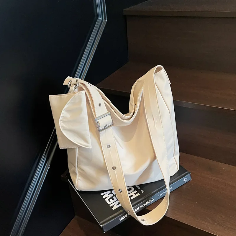 

2025 New Women's Large Capacity Handbag Canvas Bag Student School Commute Work Travel One Shoulder Korean Simple Messenger Bag