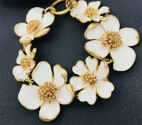 

Bracelet Fashion Personality Retro Light Luxury High Sense Flower Color Accessories Regalo Pulseras Mujer