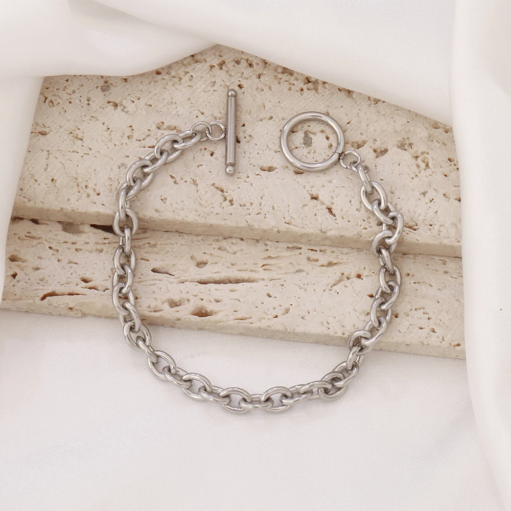 1pcs Stainless Steel Figaro Chain Bracelet For Women Fashion 18K Gold Plated OT Toggle Clasp Minimalist Chain Bracelet Jewelry