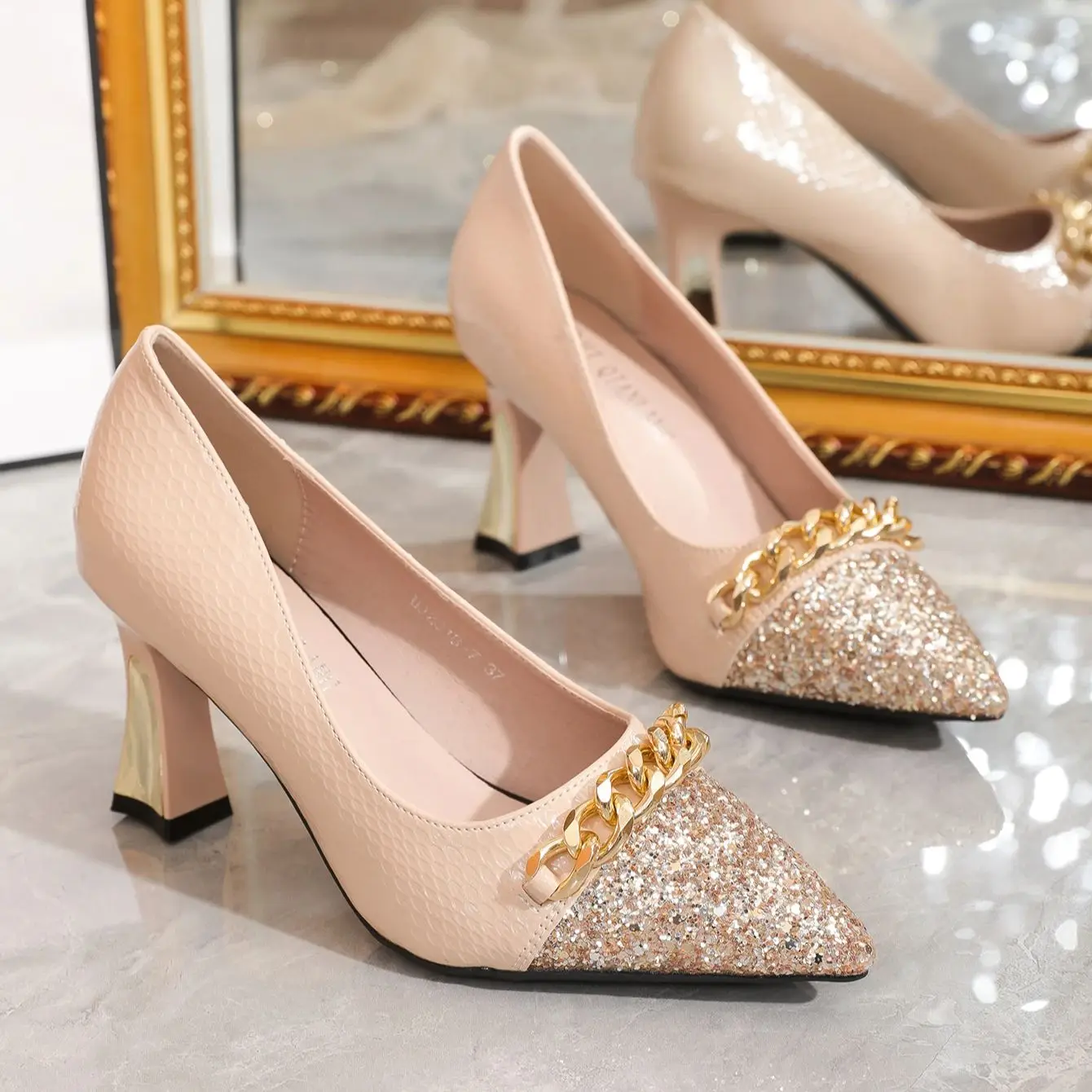 Pointy sequins delicate shallow fashion high heels with a single shoe