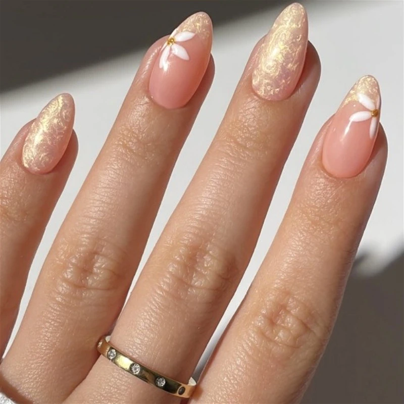 

White Flowers Gold Pearlescent Halo Dyeing French Nail Art Nude Almond False Nails Detachable Finished Fake Nails Press on Nails