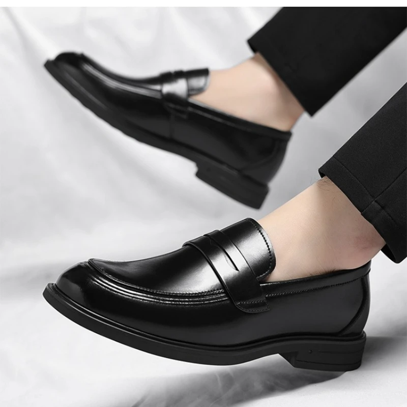 

Мужские классические кожаные лоферы в итальянском стиле, без шнурков, стильные, элегантные, деловые туфли, удобные, легкие, офисные туфли 2026