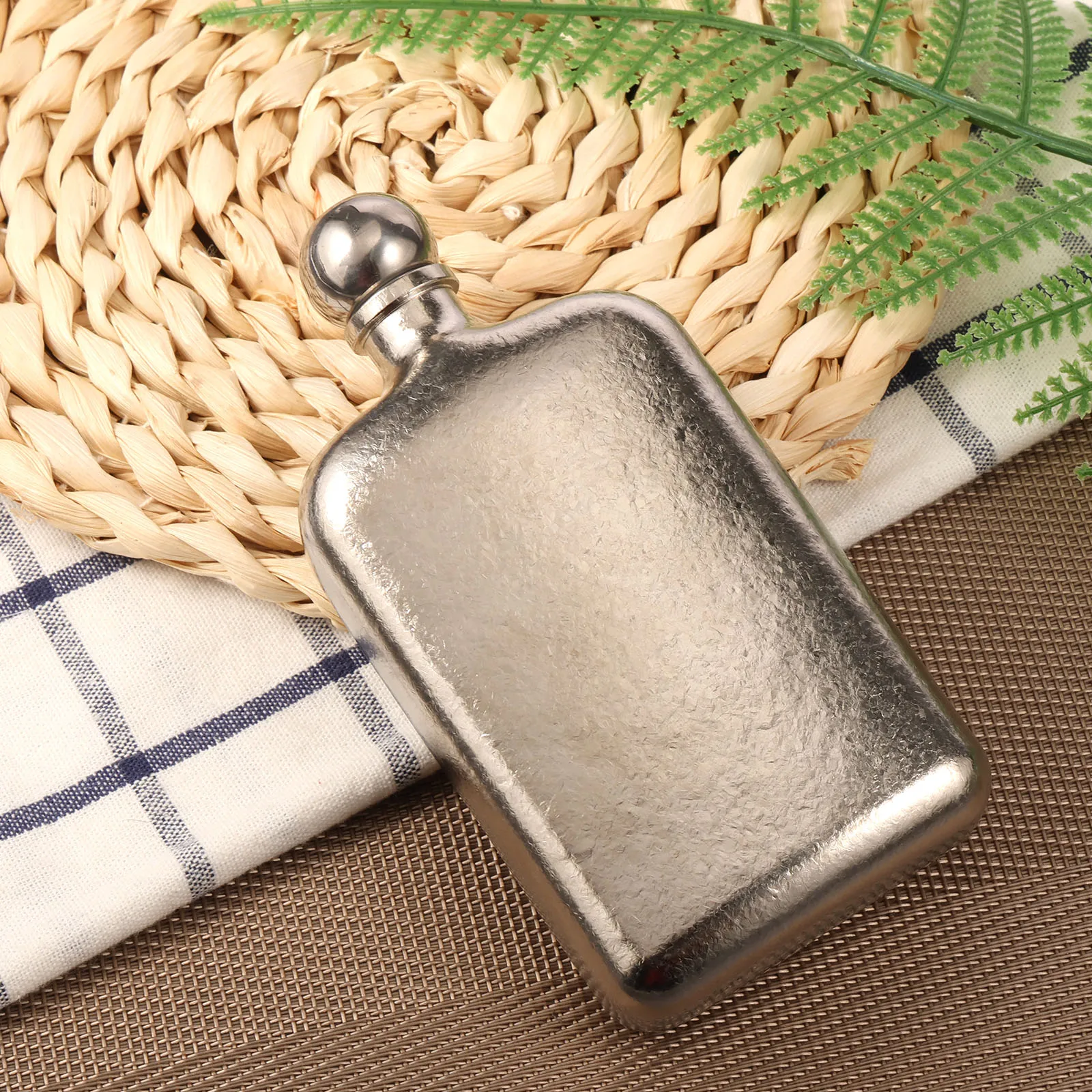 

Wine Flask 240ml Lightweight Titanium Flask for Outdoor Multifunctional Portable Titanium Wine Bottle for Camping Picnic Travel