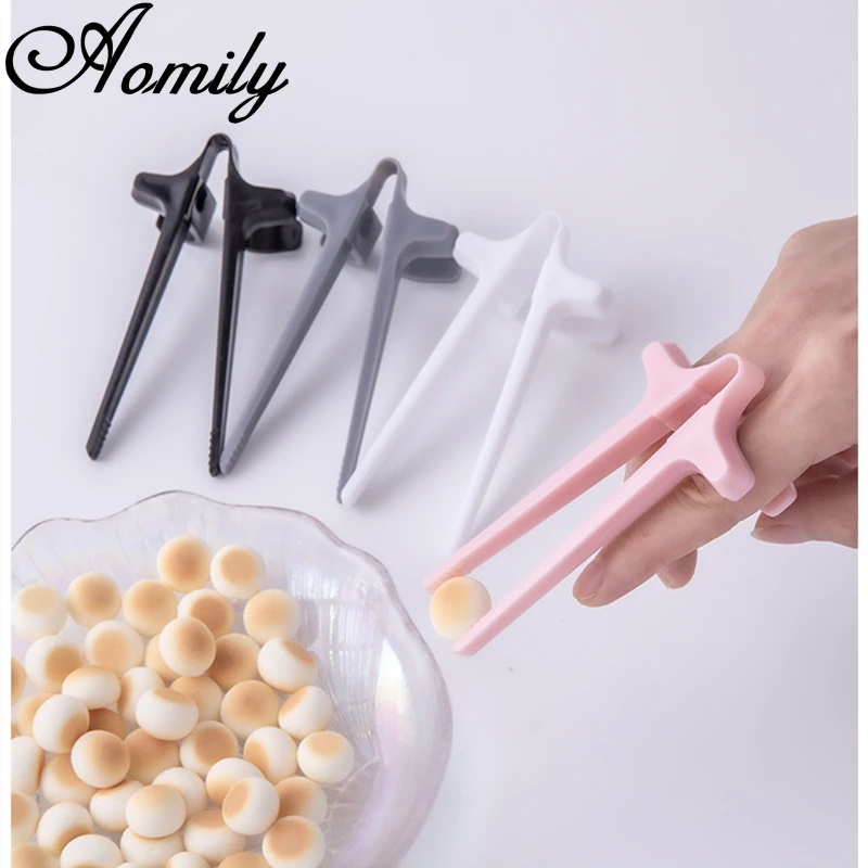 Newest Finger Lazy Chopsticks Clip for Eating Snacks Prevent Dirty Hands Finger Ring Chopsticks for Playing Computer Phone Game