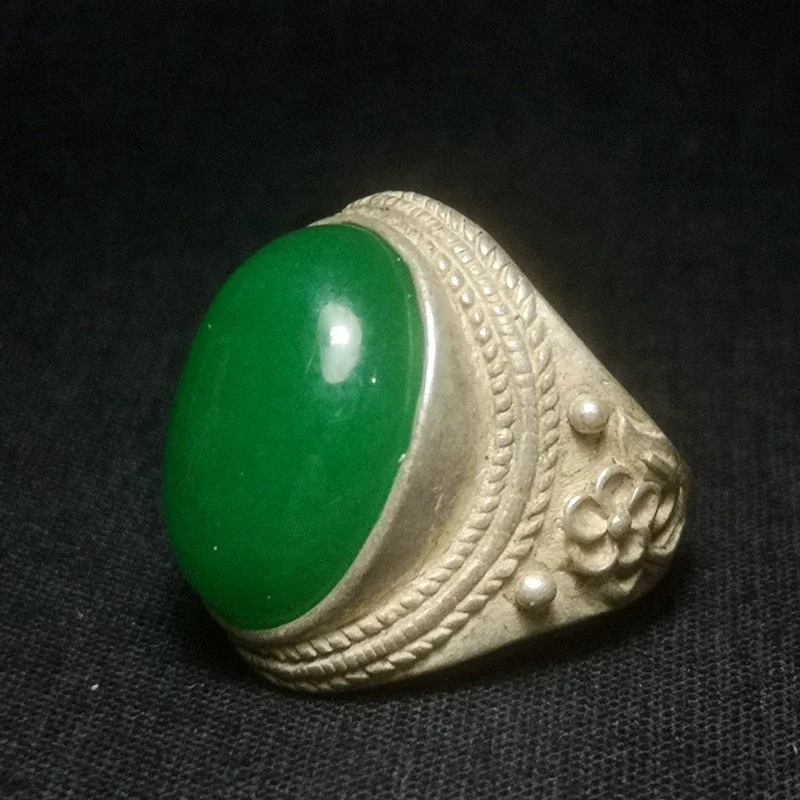 خاتم من الفضة التبتية مصنوع يدويًا مع مجموعة اليشم المرصعة هدية زينة رائعة في الصين القديمة