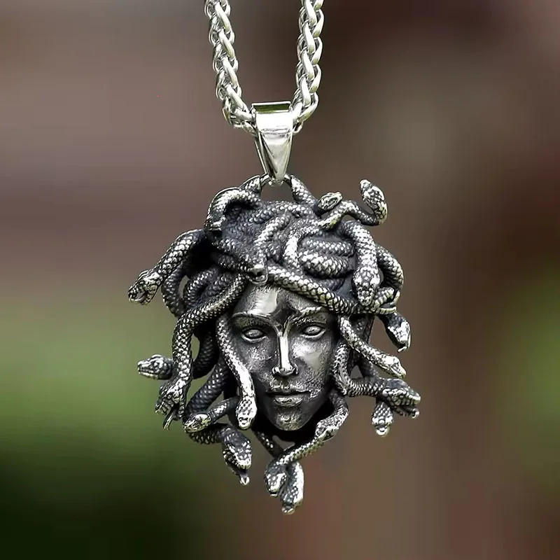 

Retro Medusa Snake Pendant Necklace European American Punk Hip Hop Personalized Jewelry Accessories