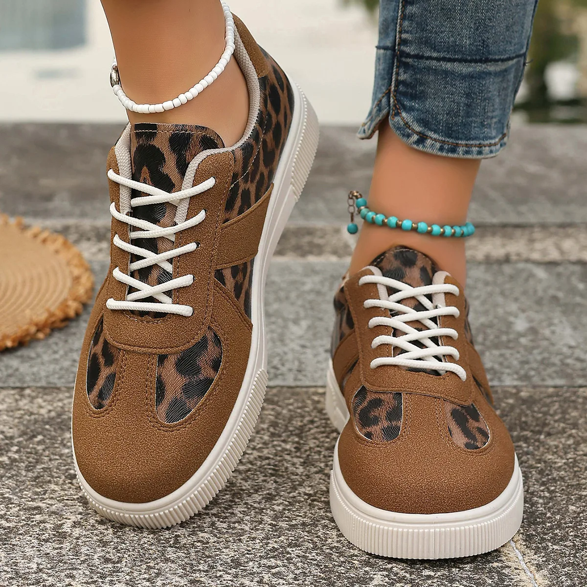 2025 new casual board shoes autumn and winter pine shoes women leopard print front strap thick soled women's shoes