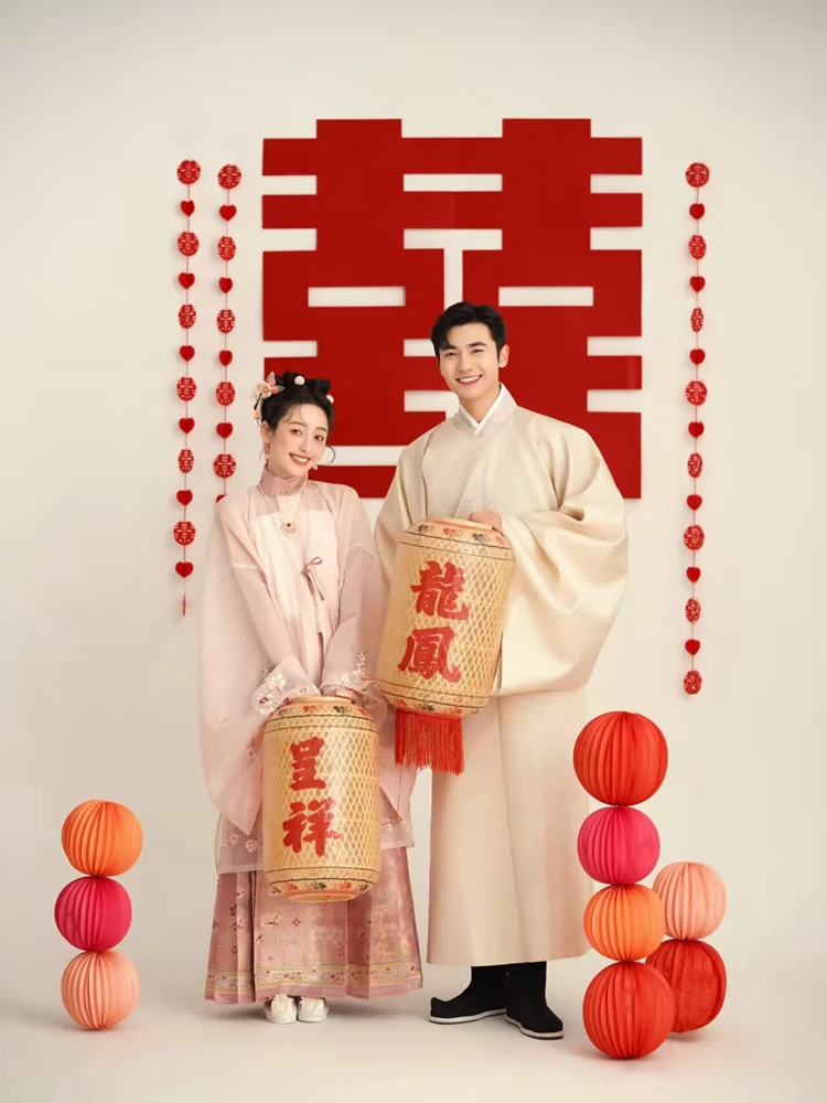 

New Hanfu Clothing Large Sleeve Shirt Collar Long Gown Ming Dynasty Floral Hairpin Photography Studio Couple Photoshoot
