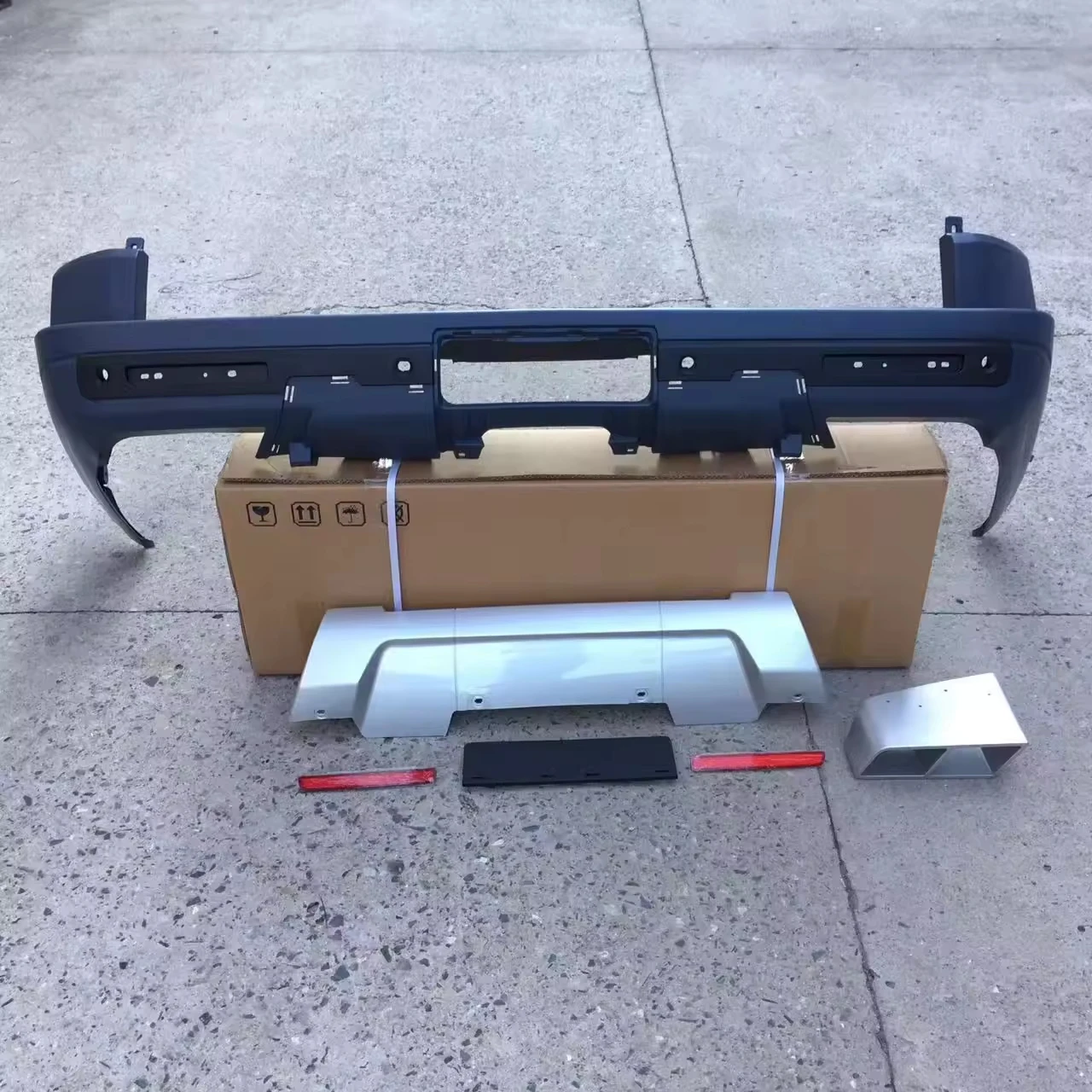 

New ABS Rear Bumper Assembly for LR Discovery 3 4 and 2014 Discovery 4 Front Bodykit Upgrade with Exhaust Cut-Outs