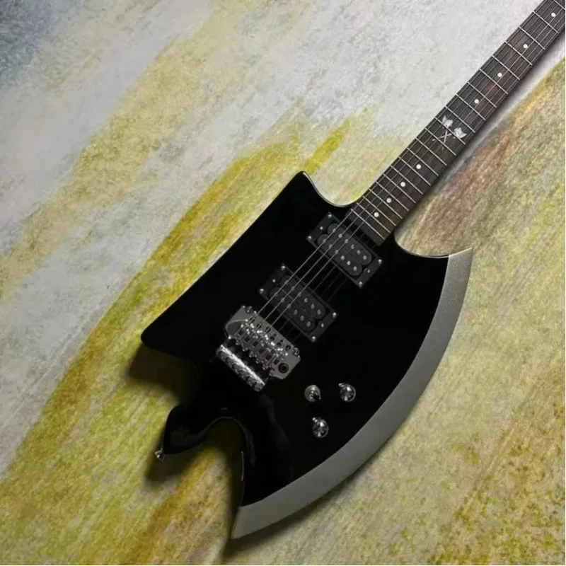 Deutsches Lager: Schwarze Axtförmige E-Gitarre mit Palisander-Griffbrett und Floyd-Rose-Tremolo