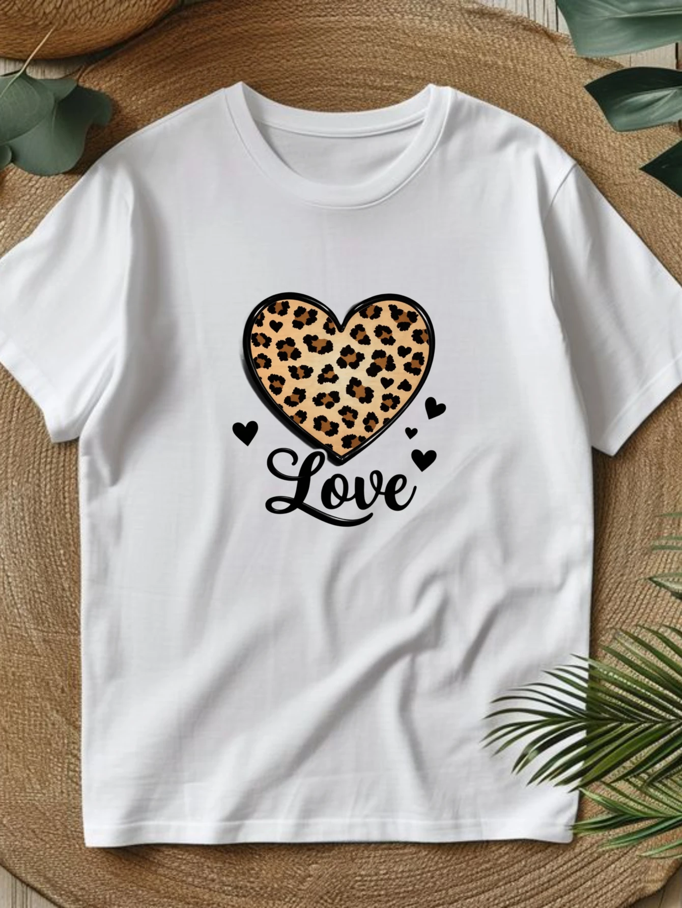 Cute Short Tops, Women's Round Neck T-Shirts, Spring and Summer Women's Clothing, Leopard Print Heart Pattern, Fashionable and Casual Choice, Attitude T-Shirts, Local Delivery