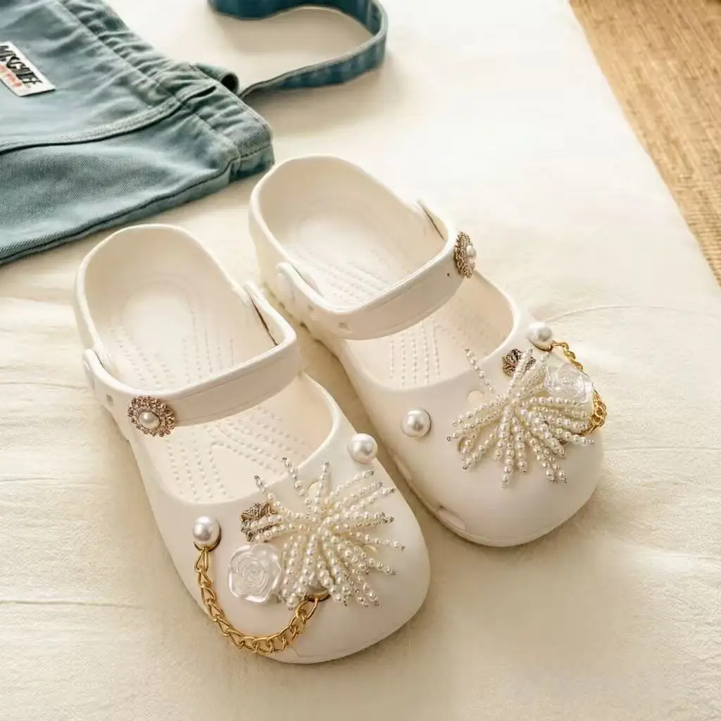 Exquisite Women's Slippers with Pearls and Roses, Light Luxury Clogs for Girls, Summer Princess Style, Non-Slip Breathable Clogs, Pearl Chain Sandals