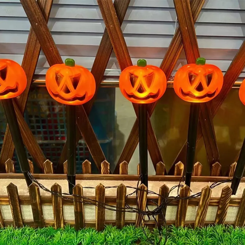 ハロウィーンのカボチャヤスチーク、ソーラーライト3Dプープキン、1セットのステークス用5ライト、パティオヤードを発見