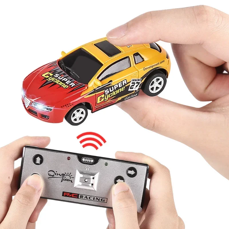 1:64 simulazione Mini auto telecomandata a quattro vie Pop può coca cola può auto da corsa elettrica modello giocattolo regalo per bambini