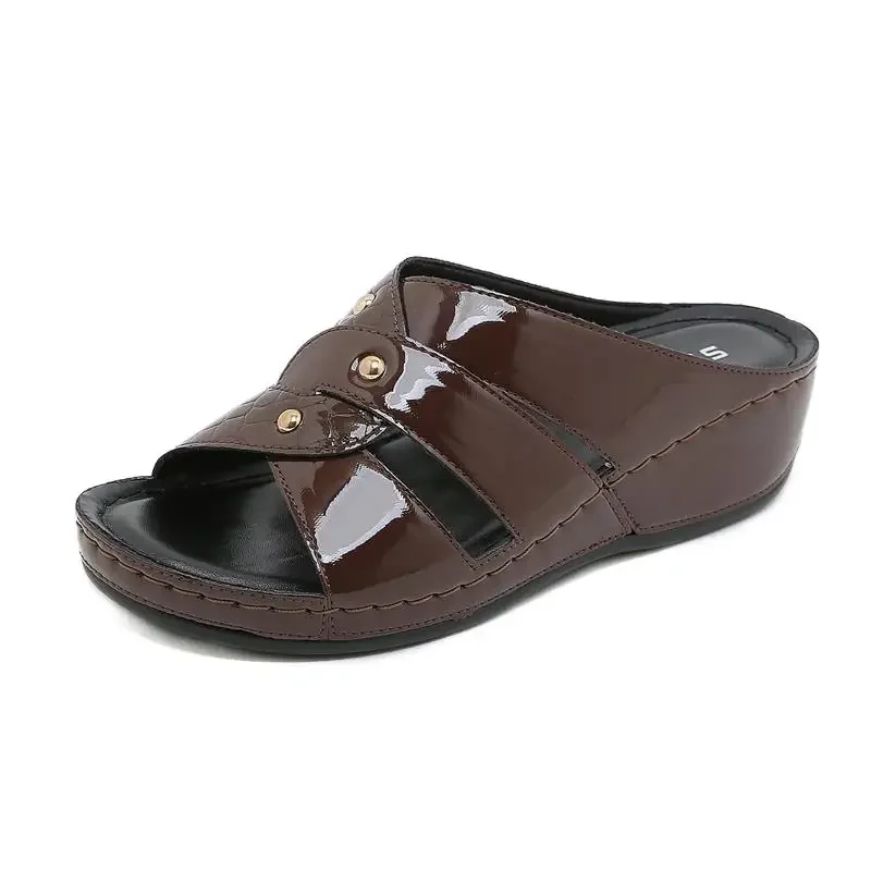 Sandali da donna moda estate nuove pantofole da donna in pelle PU scarpe da donna Casual con zeppa da spiaggia sandali da madre spedizione gratuita