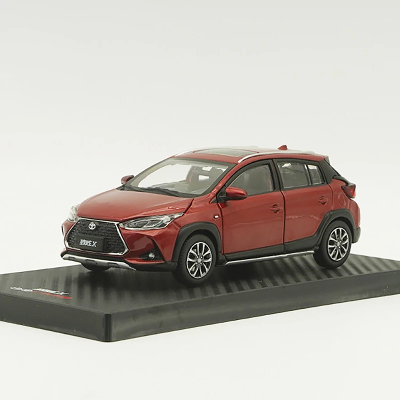 

1:30 YARiS L легкосплавный автомобиль, литье под давлением и игрушечный транспорт, модель автомобиля, миниатюрная масштабная модель автомобиля, игрушки для детей