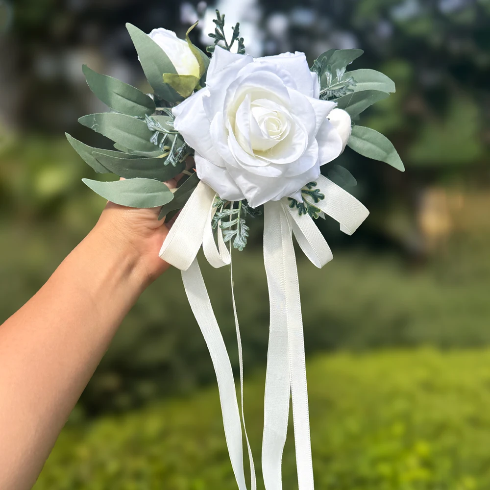 Weiße Rosen Rustikale Hochzeitsauto-Dekoration, Mit Künstlichen Eukalyptusblättern und Elfenbeinfarbenem Satinband, für Hochzeitsstuhl-Dekoration – Detail 2