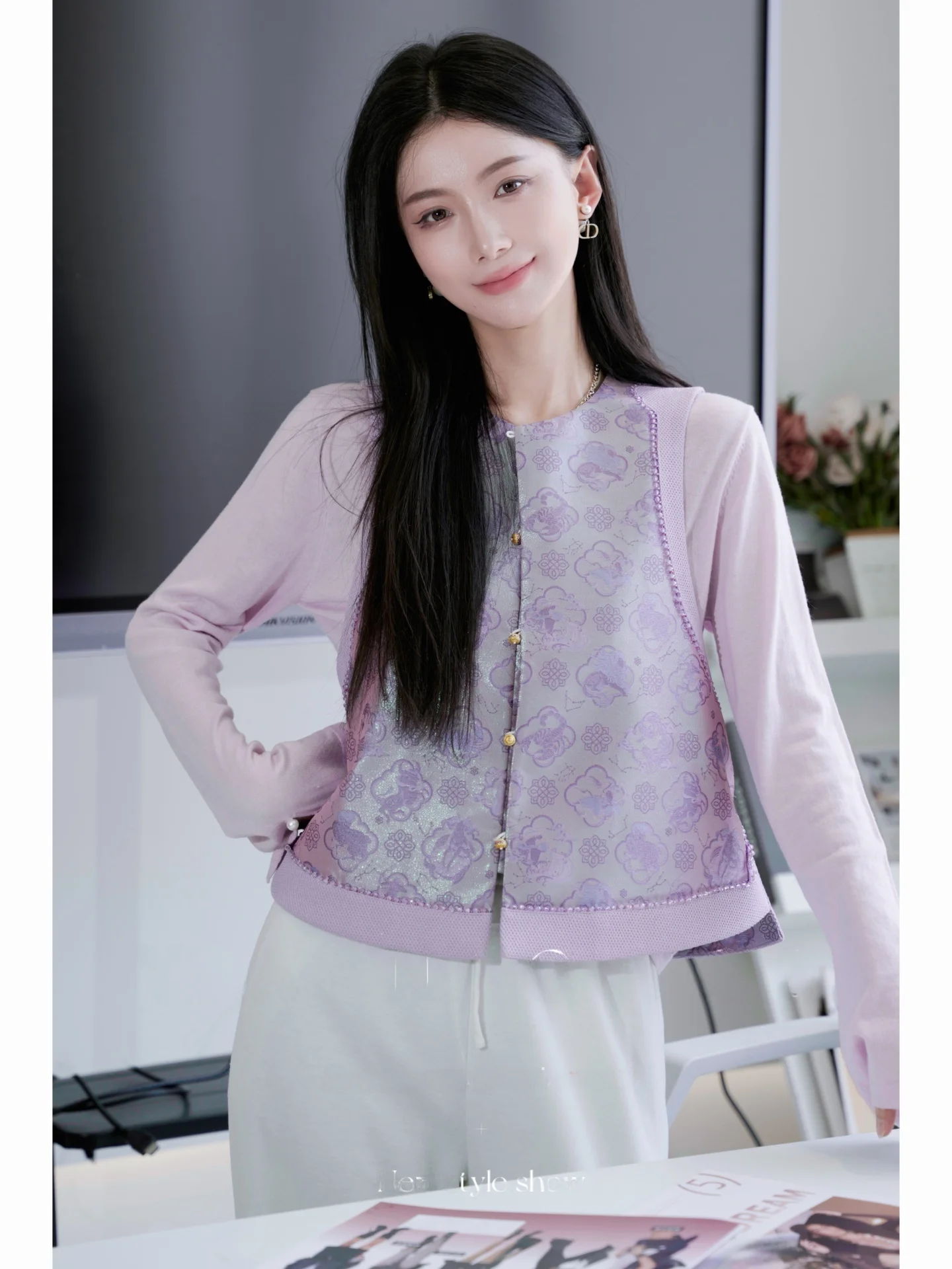 

Новая женская верхняя одежда в китайском стиле: кардиган-жилет из полиэстера с узором «Звезды и Луна», переплетением «Двенадцать знаков зодиака», V-образным вырезом, стройный крой.