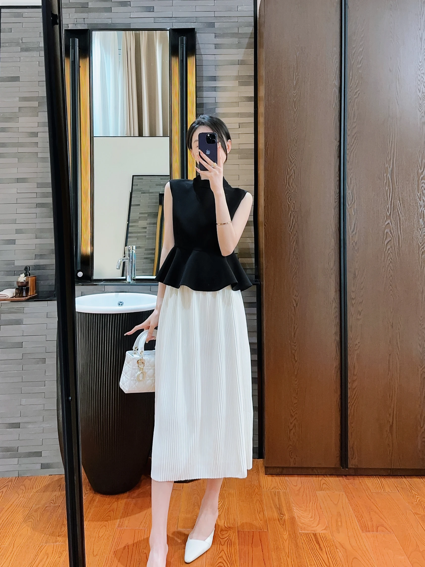 

Classic Black Sleeveless Top You See Effortless Summer Fashion Ensemble Moisture Wicking Ultra Light Thin Commute Style for W...