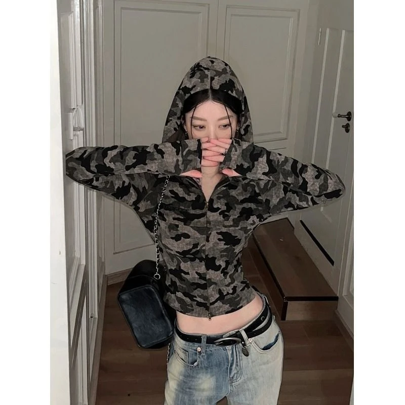 

Американская сексуальная куртка с капюшоном и длинными рукавами, с камуфляжным принтом, тонкая молния, топы в стиле ретро, уличная одежда, повседневная одежда Harajuku, осень 2023 г.