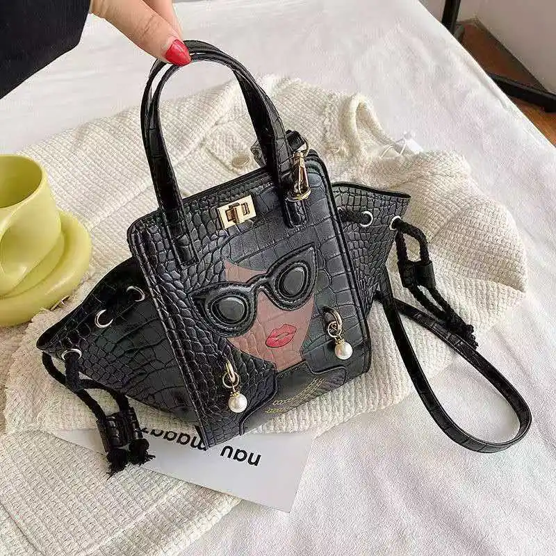 2026 Fashionable cartoonish cute girl bag versatile bright and large capacity handbag with shoulder strap