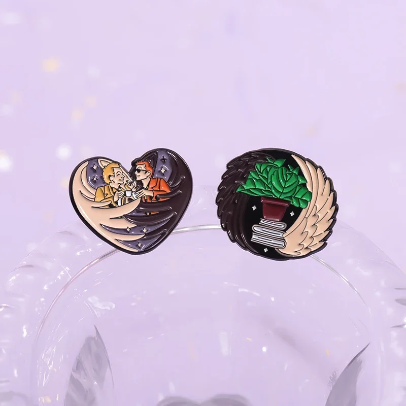 الخيال الكوميدي الفيلم جمع المينا دبابيس مخصصة الملائكة والشياطين شارة الزخرفية على ظهره التلبيب دبوس مضحك مجوهرات الإكسسوار #5